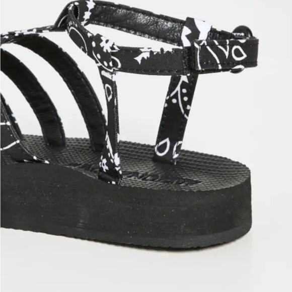 Arizona Love Black Trekky Flat Sandals Size 9 Retails $200 New - Picture 8 of 8